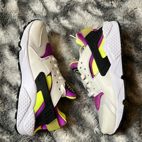 29: Nike Air Huarache Run ‘91 QS : White Black- Neon Yellow (AH8049-101) Size 4 main image 6